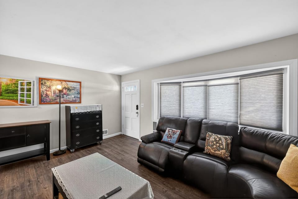 New Carrollton Home Between Baltimore + DC! House in New Carrollton