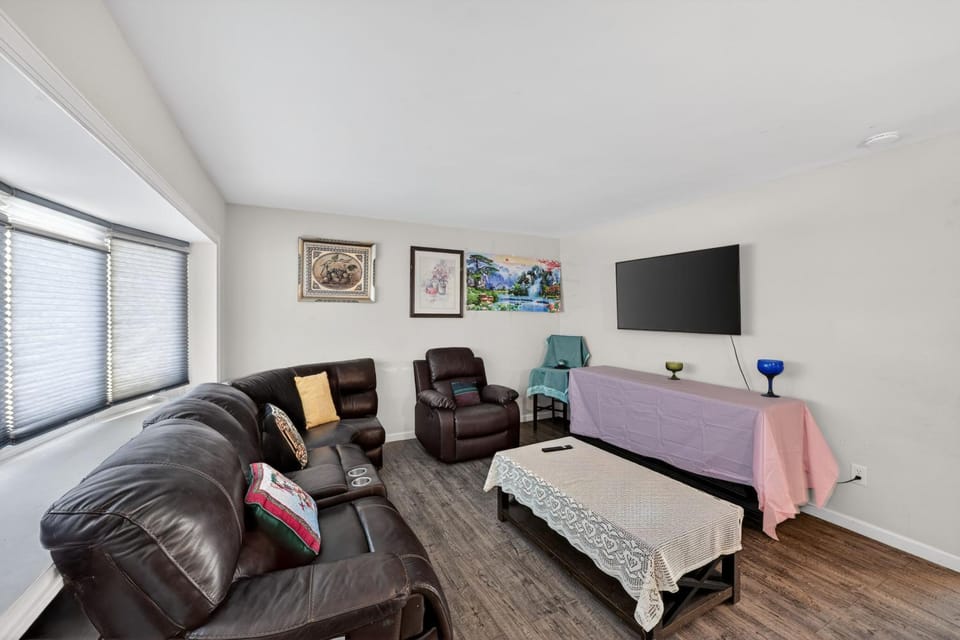 New Carrollton Home Between Baltimore + DC! House in New Carrollton