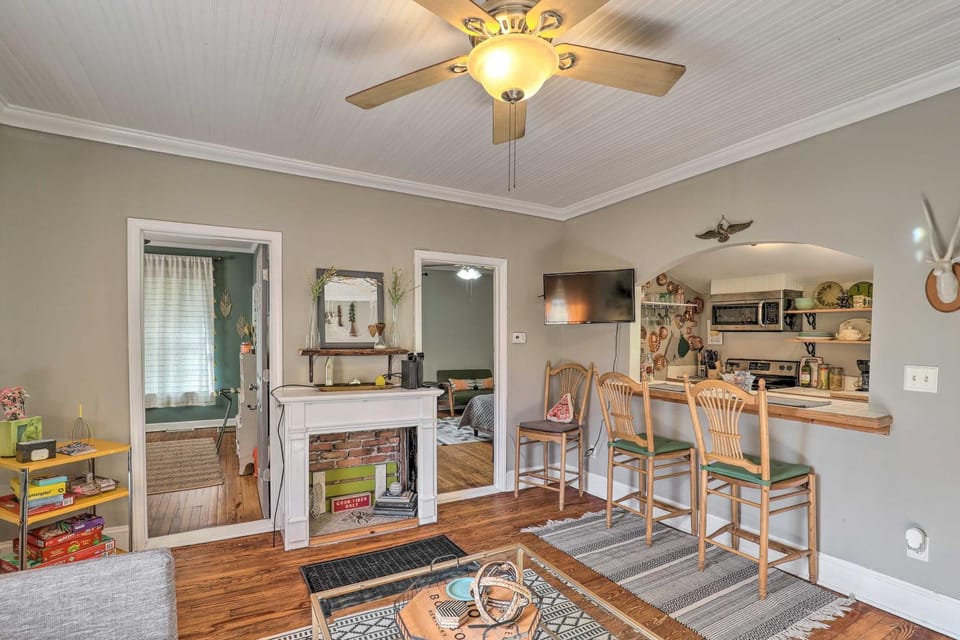 Stylish Woodfin Home with Backyard and Fire Pit House in Woodfin