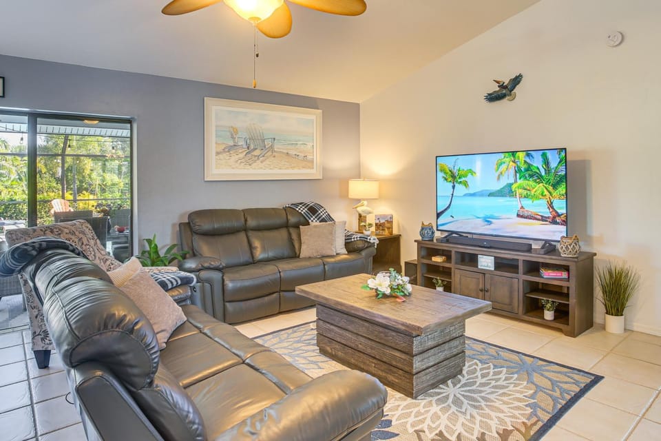 Lanai, Pool & Hot Tub! Fort Myers Coastal Retreat House in Cape Coral