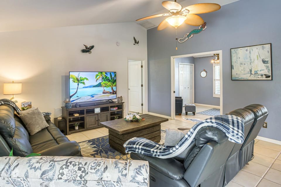 Lanai, Pool & Hot Tub! Fort Myers Coastal Retreat House in Cape Coral