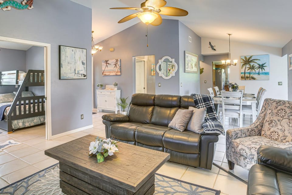 Lanai, Pool & Hot Tub! Fort Myers Coastal Retreat House in Cape Coral