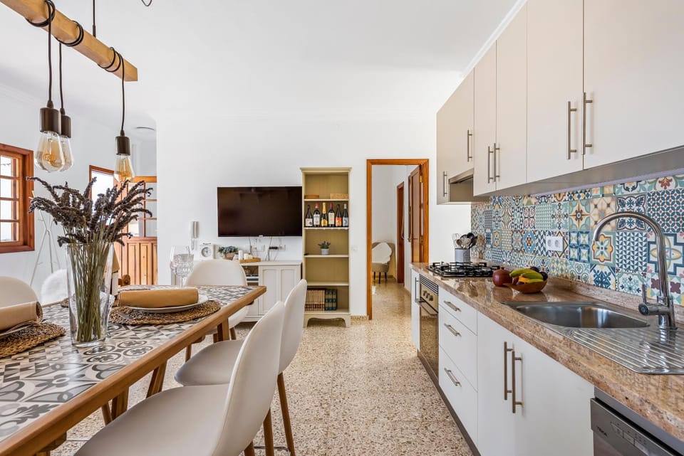 Central Penthouse, close to the Natural pools with Big terrace, ocean & city view Apartment in Canary Islands