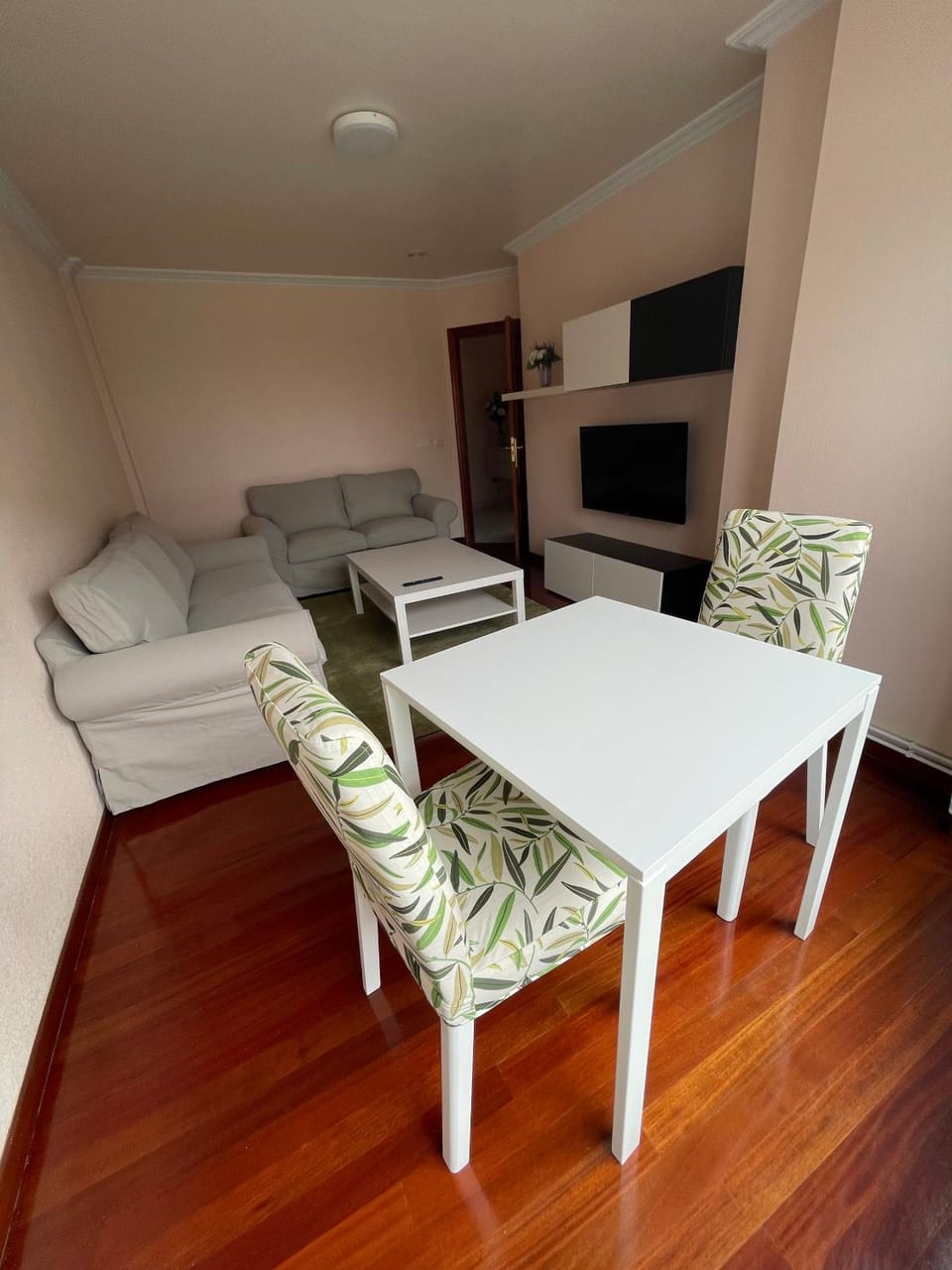 TV and multimedia, Living room, Evening entertainment