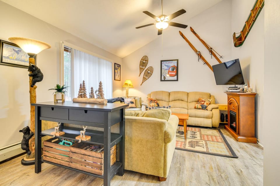Cozy Bartlett Condo w/ Deck & Resort Amenities! House in Bartlett