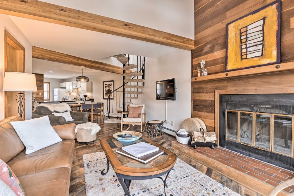 Private Balcony and Resort Perks Silverthorne Condo Apartment in Wildernest