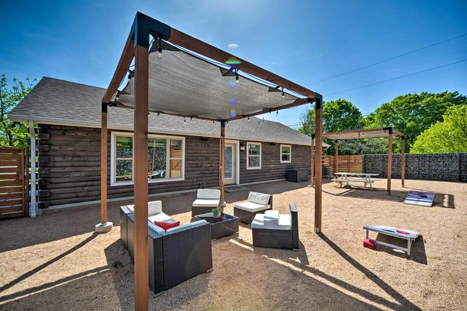 Gorgeous Cabin w/ Pergolas, Walk to River! Cabin in Canyon Lake