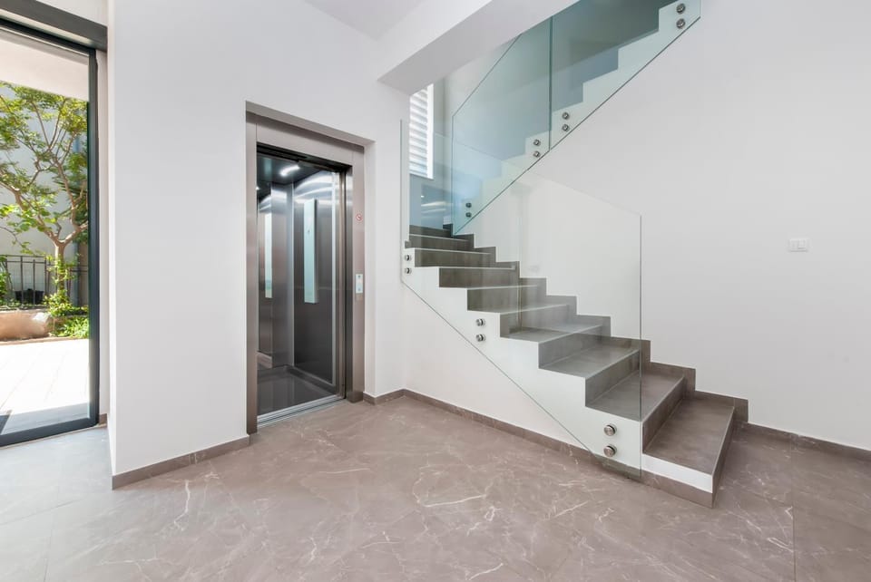 Lobby or reception, elevator