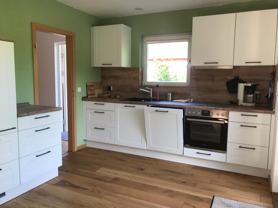 Coffee/tea facilities, Kitchen or kitchenette, dishwasher, pet friendly, stove