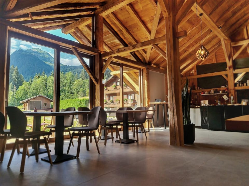 Restaurant/places to eat, Dining area, Mountain view