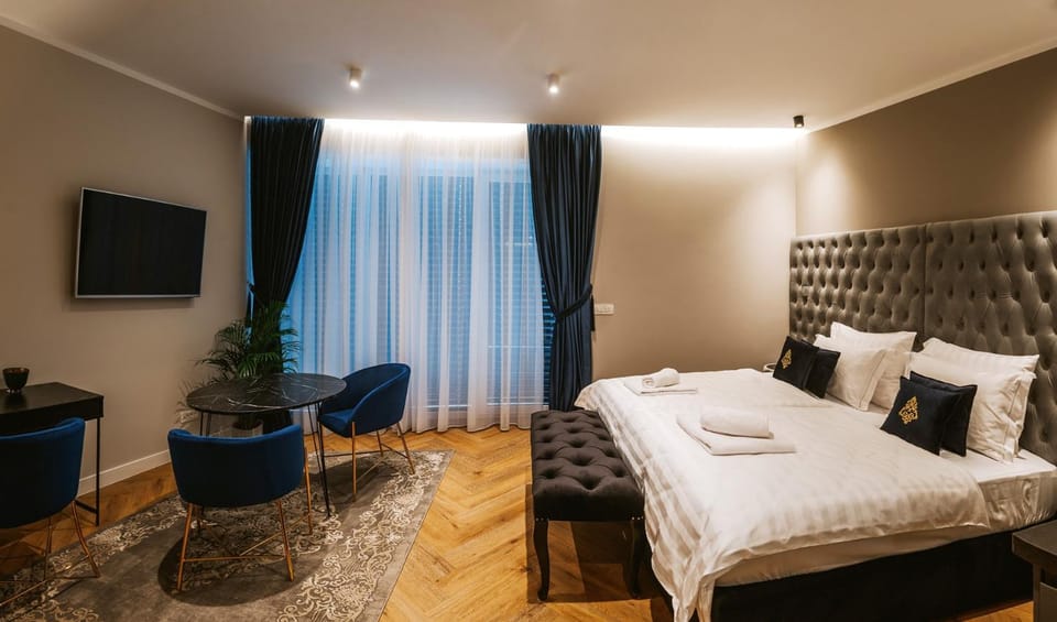 Bed, TV and multimedia, Photo of the whole room, Seating area