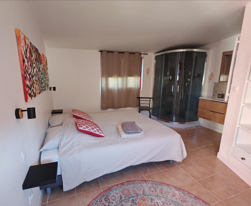 Mas La Belle Ambroise - Gîte indépendant pour 2 personnes Bed and Breakfast in Occitanie