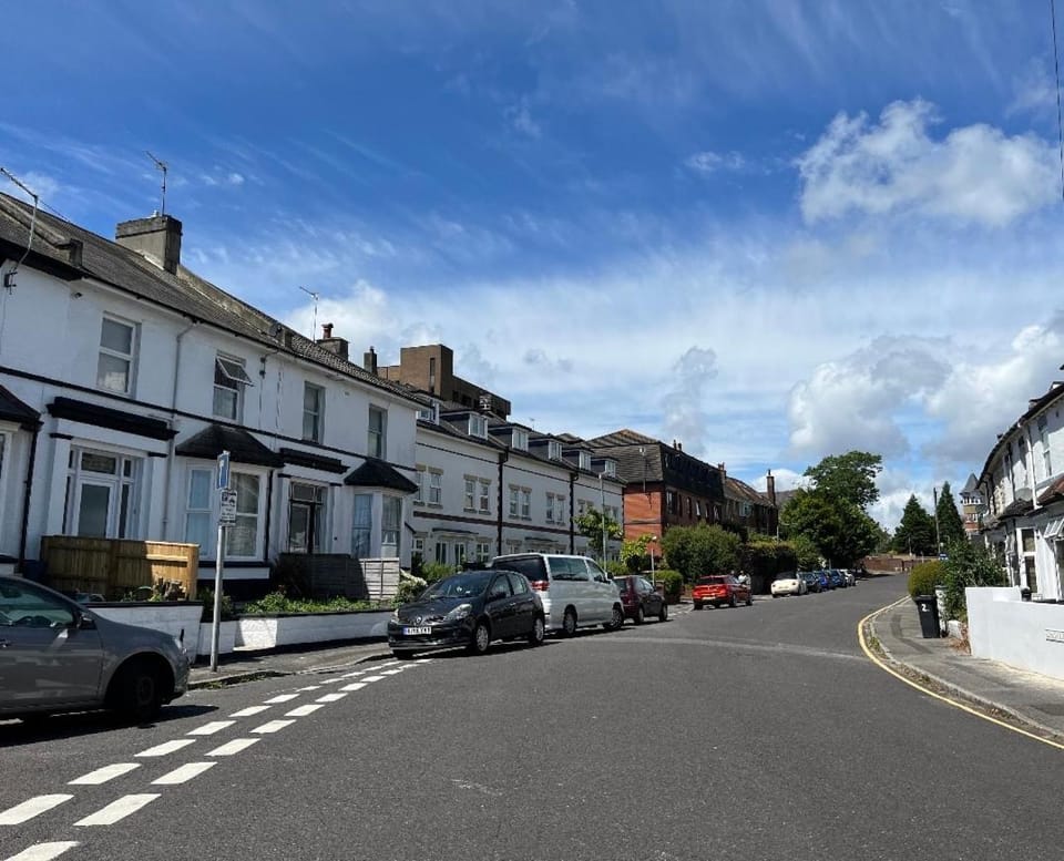 Property building, Day, Neighbourhood, City view, Street view, Location, Parking