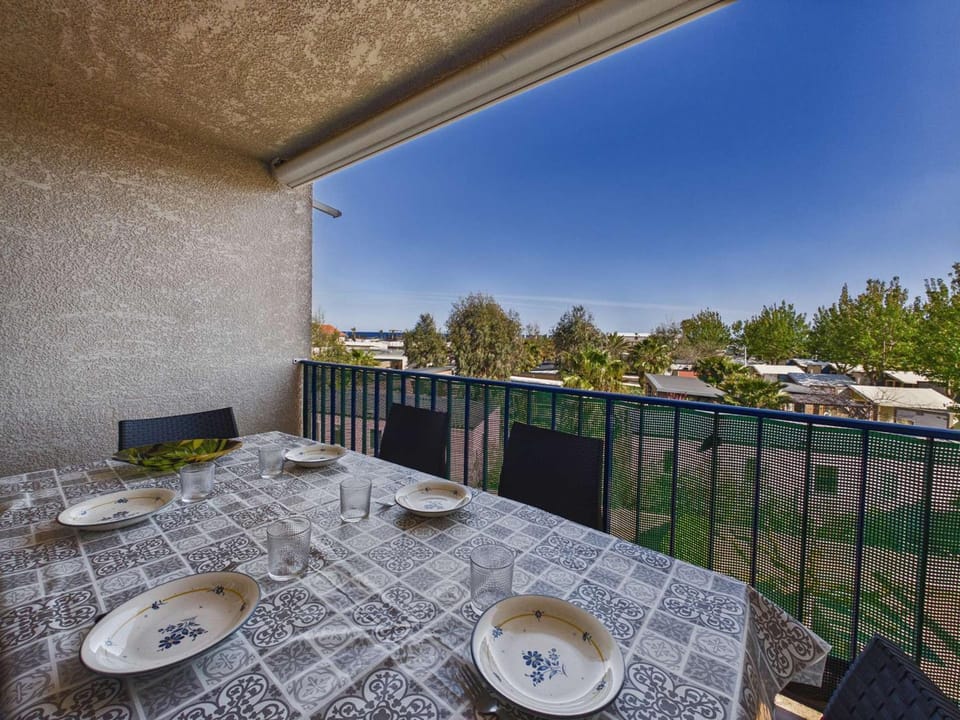 Studio Cabine Mezzanine, 6 Pers, Terrasse Sud, Près Quai, Parking Privé - FR-1-326-755 Cabin in Marseillan
