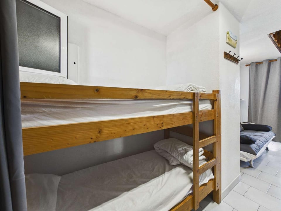 Studio Cabine Mezzanine, 6 Pers, Terrasse Sud, Près Quai, Parking Privé - FR-1-326-755 Cabin in Marseillan