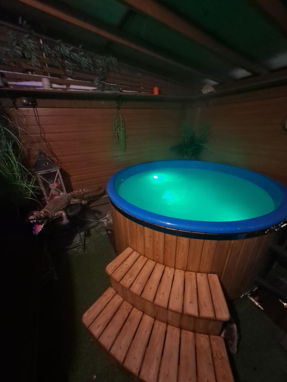 Night, Hot Tub