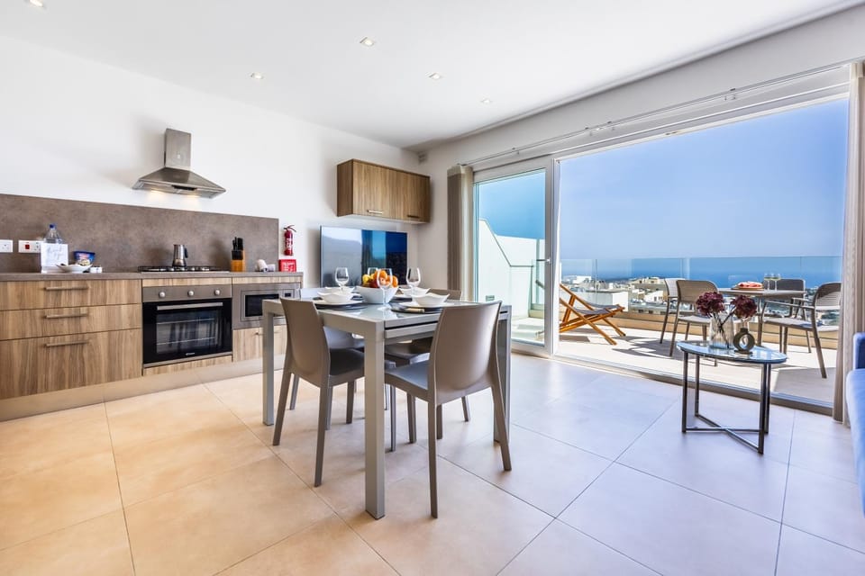 Fl7 TheLODGE-Amazing View w BIG Terrace by Homely Apartment in Malta