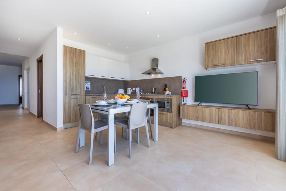 Fl7 TheLODGE-Amazing View w BIG Terrace by Homely Apartment in Malta