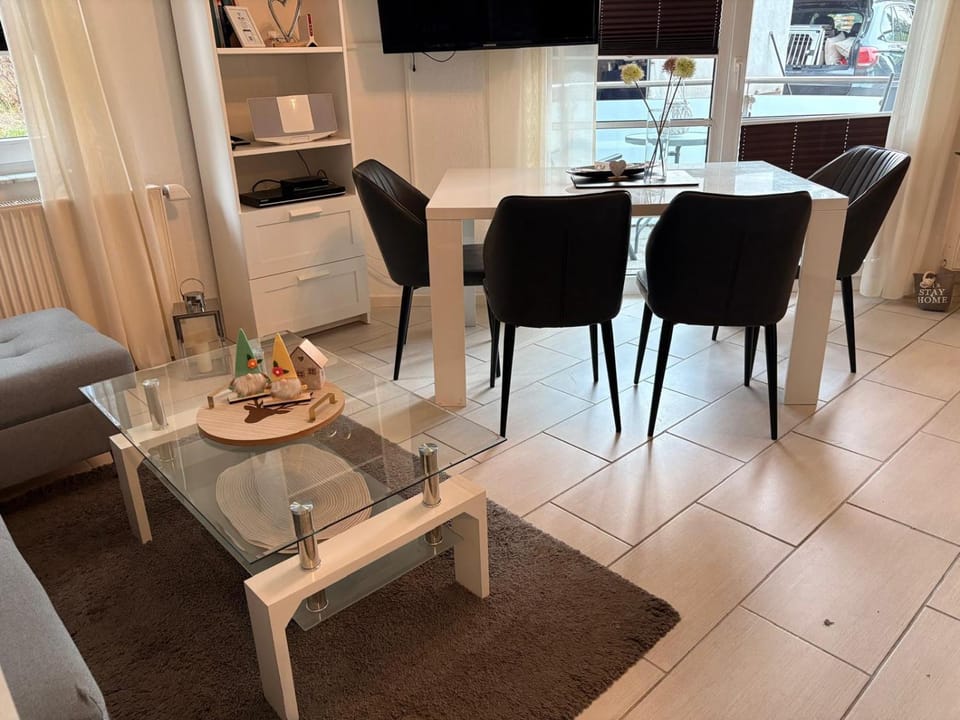 Dining area, Food