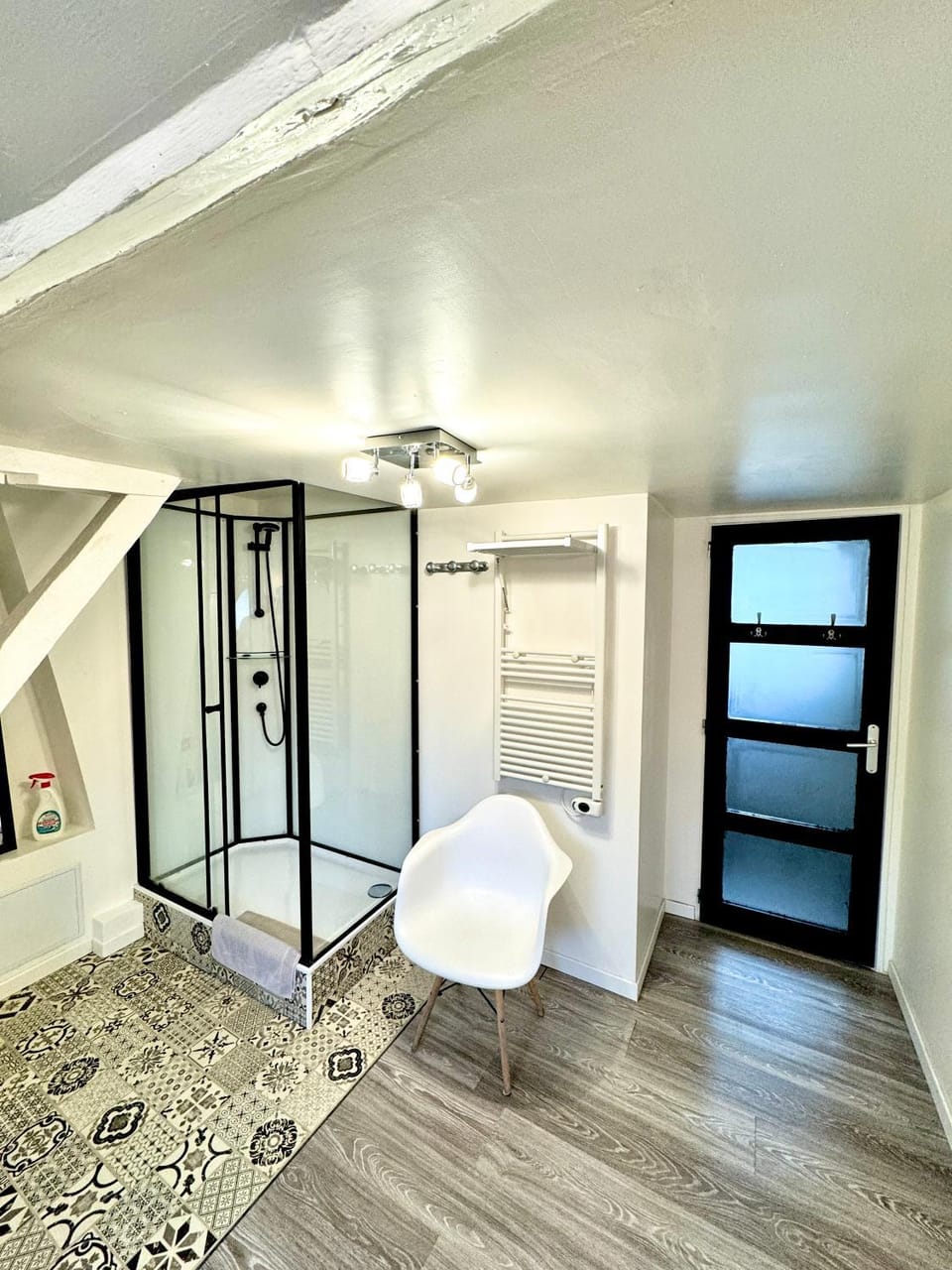 Shower, Toilet, Bathroom, air conditioner, air conditioner