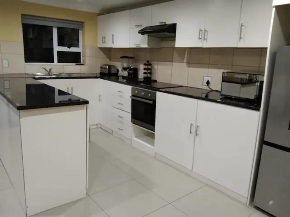 Jacmo Guest Private Rooms Bed and Breakfast in Cape Town