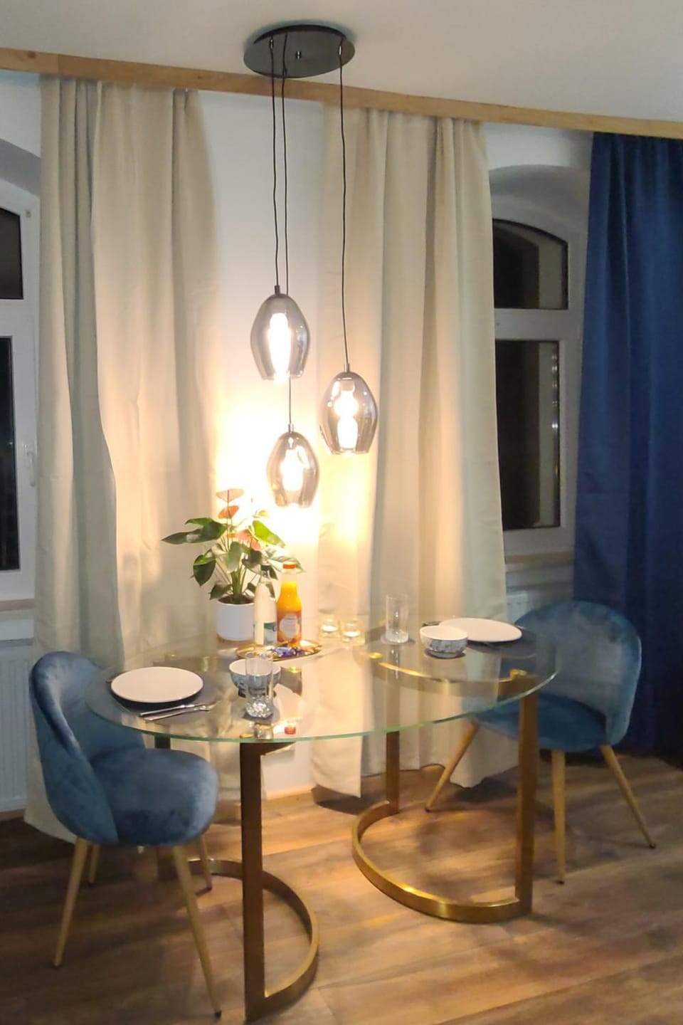 Seating area, Dining area