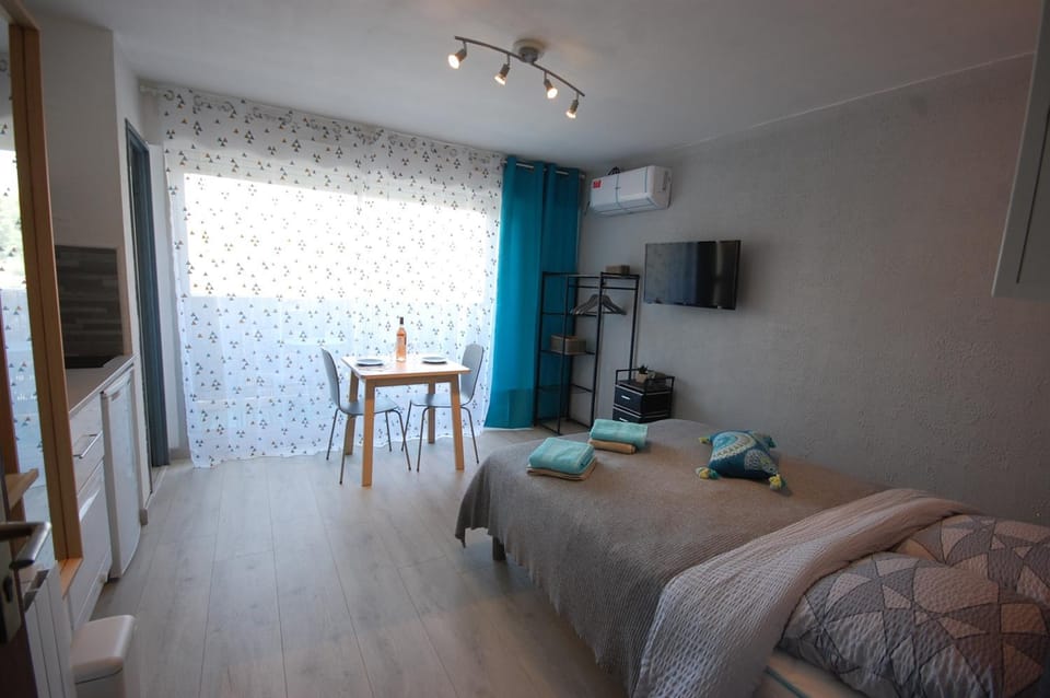 TV and multimedia, Living room, air conditioner