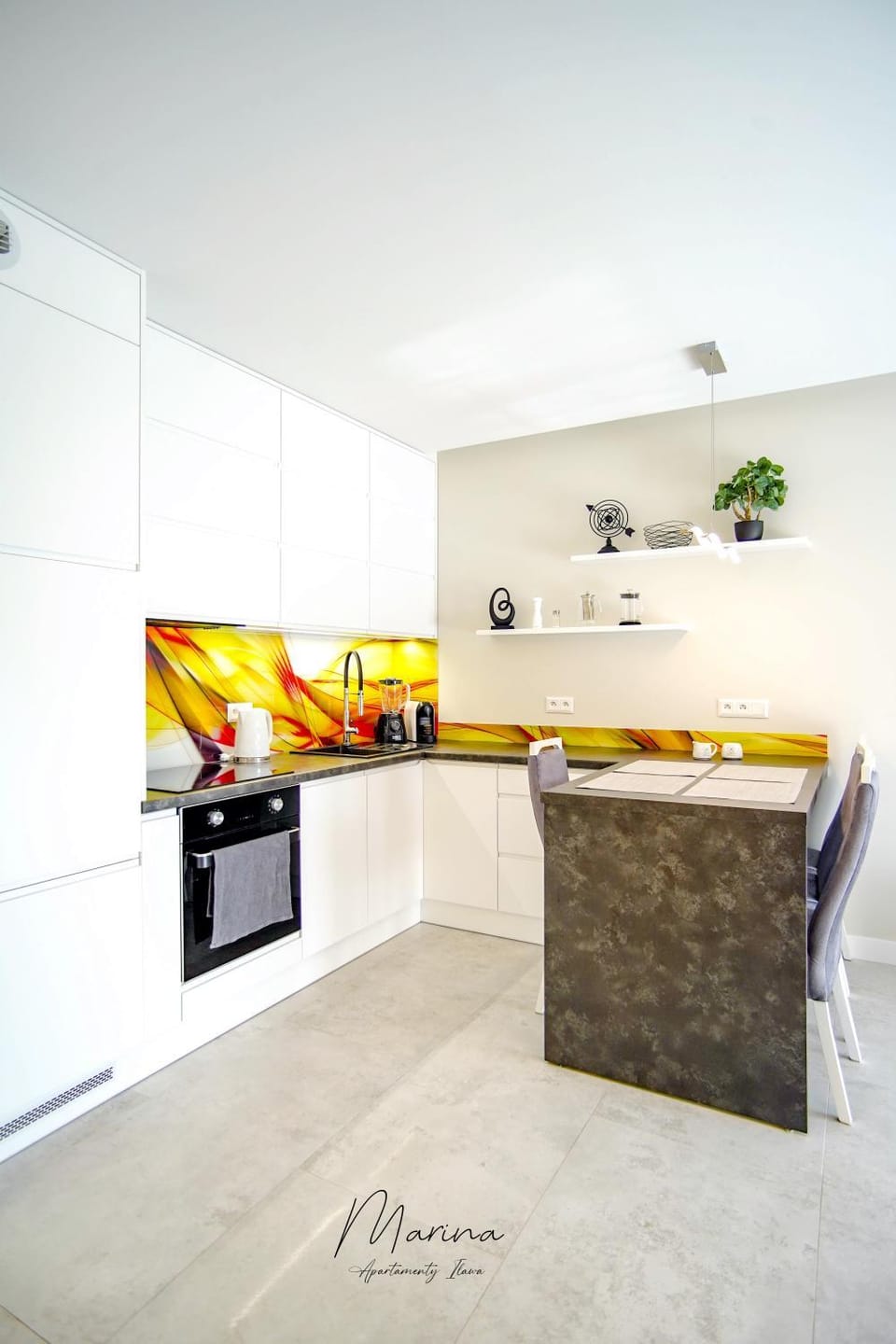 Coffee/tea facilities, Kitchen or kitchenette, Living room, Seating area, Dining area, Communal kitchen, toaster, kitchen, kitchen