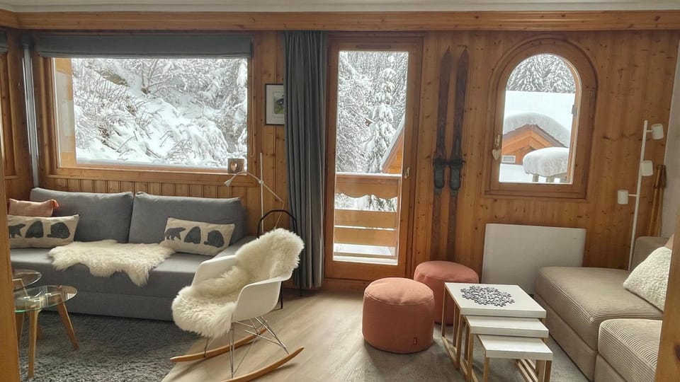 Meribel Centre La Chaudanne, real ski in and out right on slopes, 3 bedrooms 2 bathrooms, newly renovated, Chalet l'Épervière Apartment in Les Allues