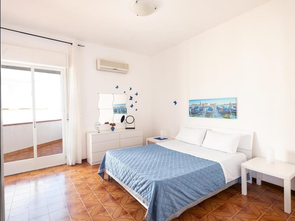 Bed, Photo of the whole room, Bedroom, air conditioner