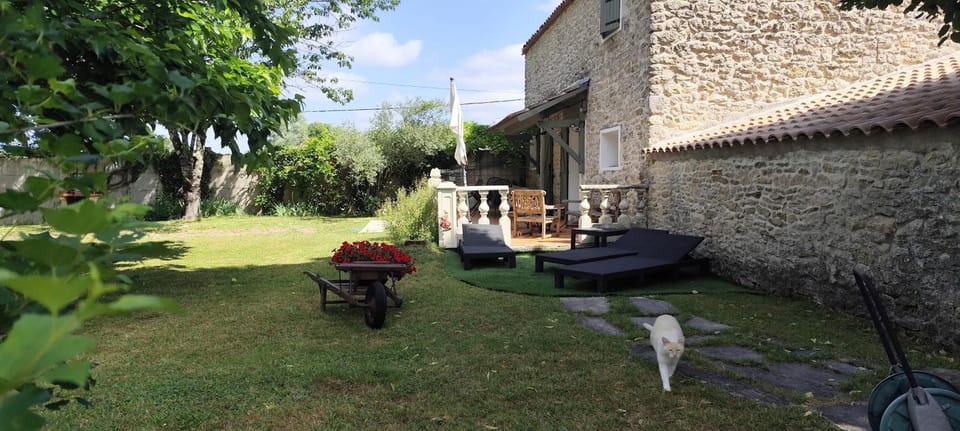 Gîte Maelga House in Nouvelle-Aquitaine