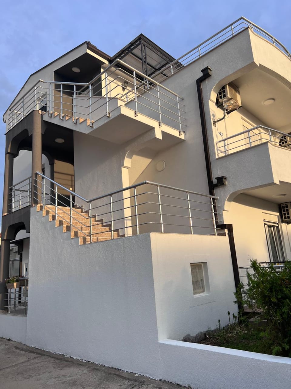 Property building, Internal: Not applicable to any particular room