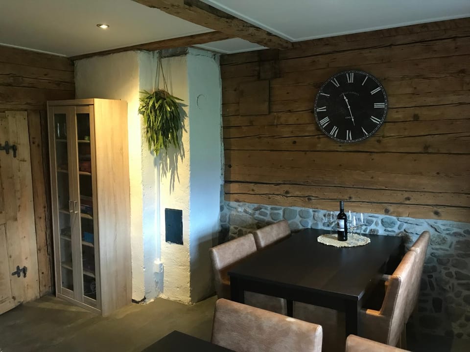 Living room, Food