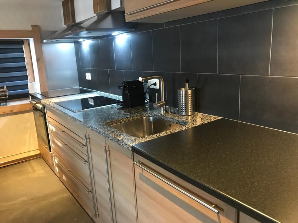 Coffee/tea facilities, Kitchen or kitchenette, pet friendly, stove