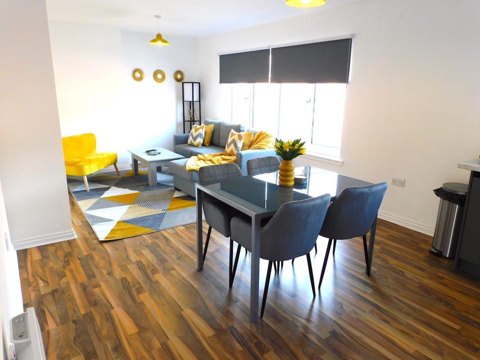 Newly refurbished 2 bedroom apartment close to station and local amenities Apartment in Hamilton