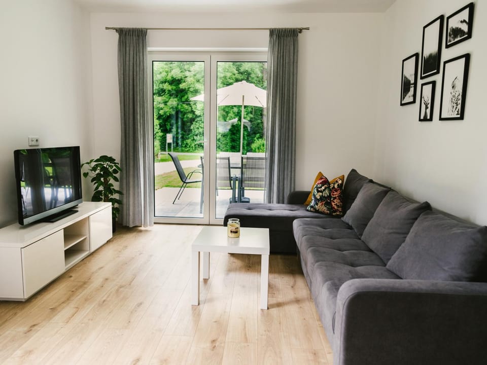 Communal lounge/ TV room, TV and multimedia, Living room, Seating area
