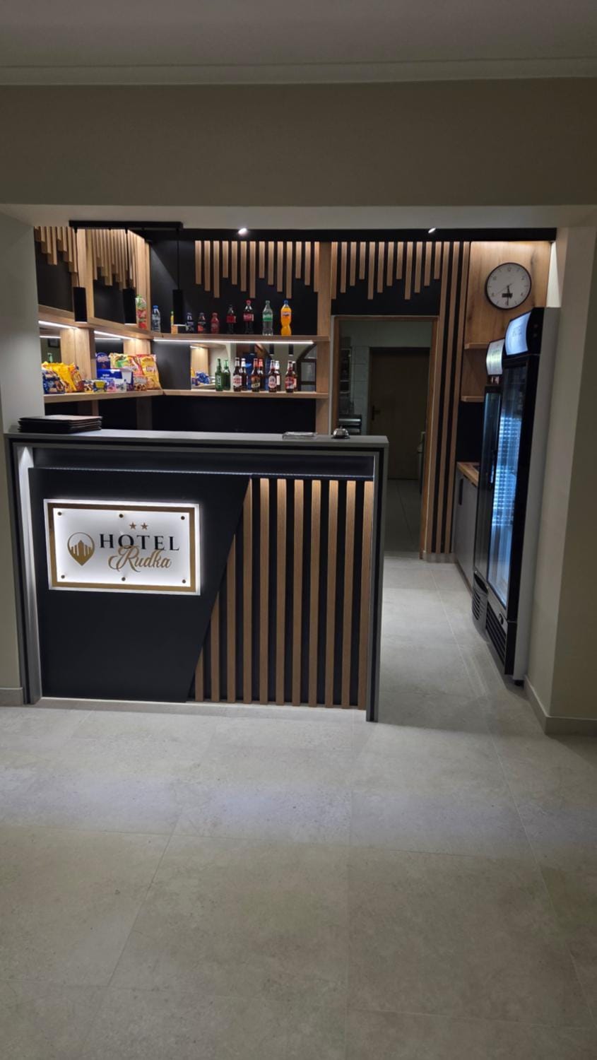 Property building, Restaurant/places to eat