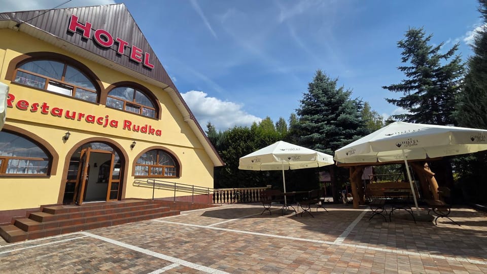 Property building, Restaurant/places to eat