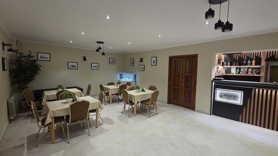 Property building, Restaurant/places to eat