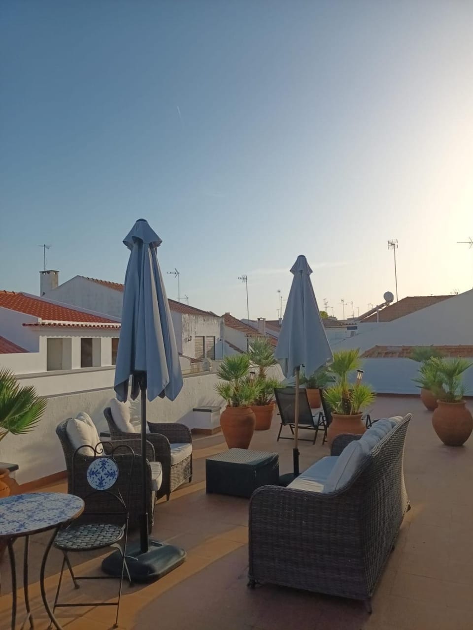 Property building, Balcony/Terrace, Seating area, sunbed