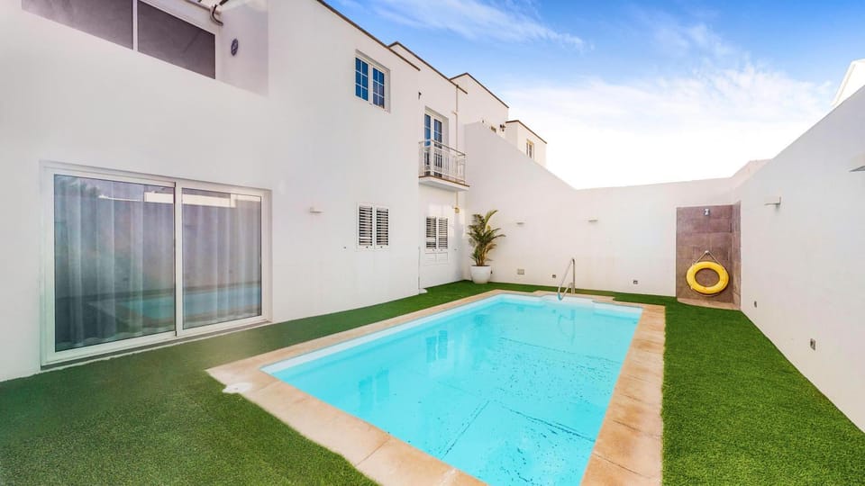 Swimming pool, Swimming pool