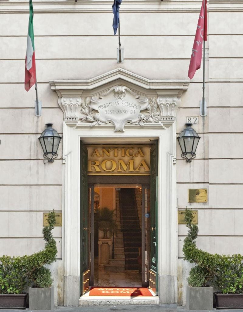 Facade/entrance