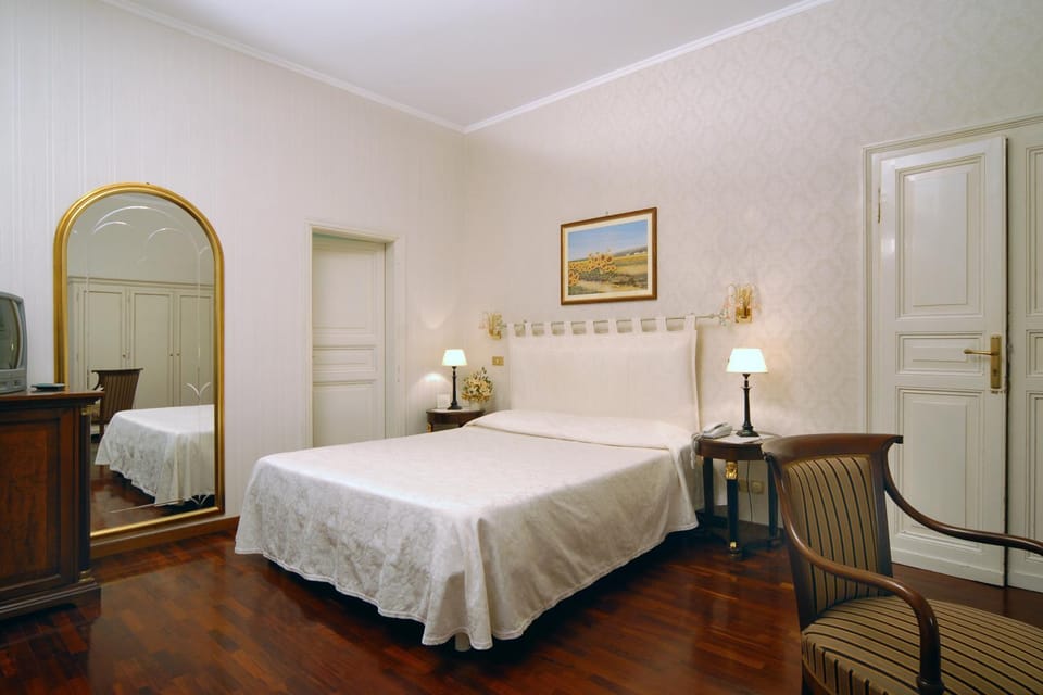 Photo of the whole room, Photo of the whole room