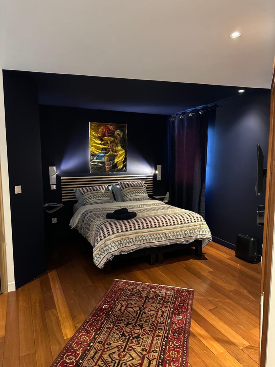 Bed, Photo of the whole room, Bedroom