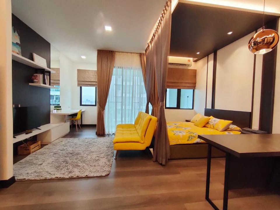 Bed, Living room, Photo of the whole room, Seating area, Bedroom