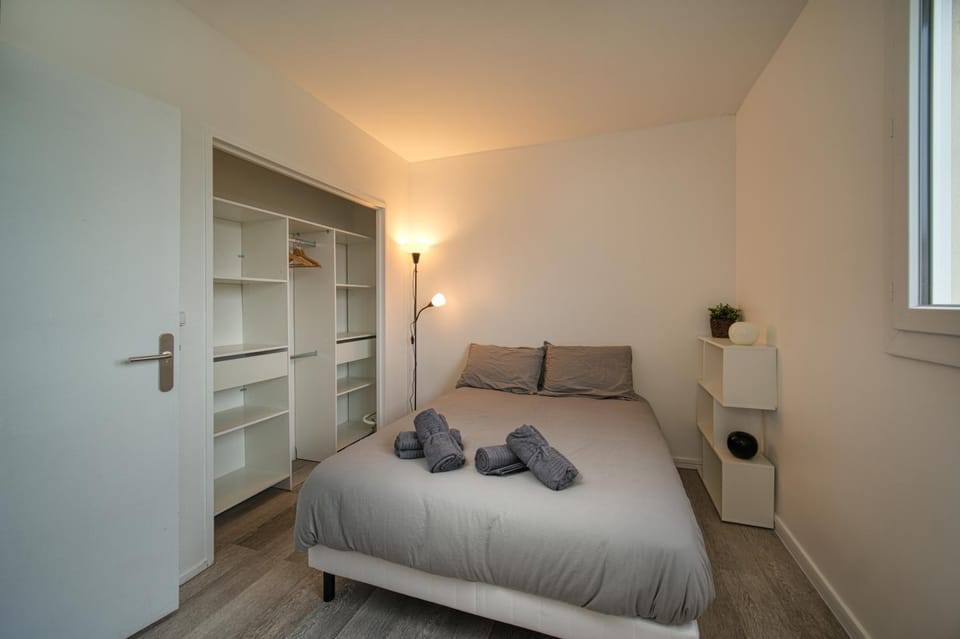 Bed, Bedroom
