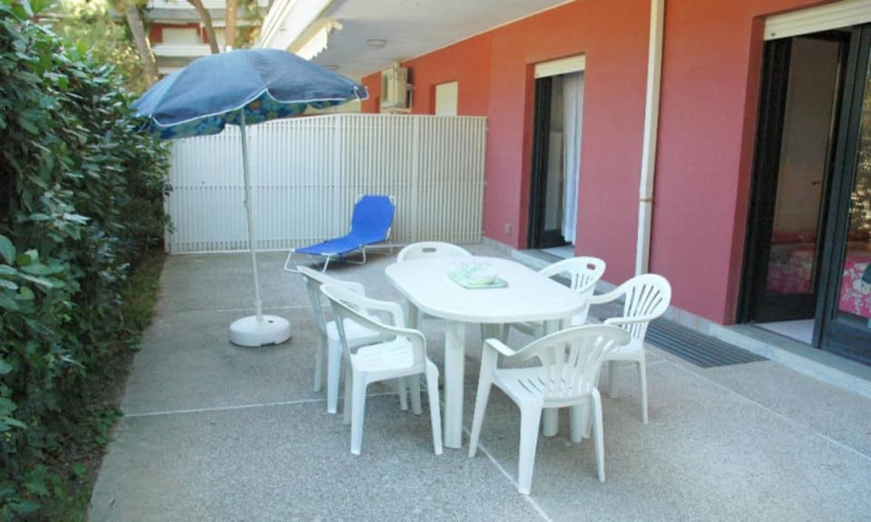 Patio, Dining area