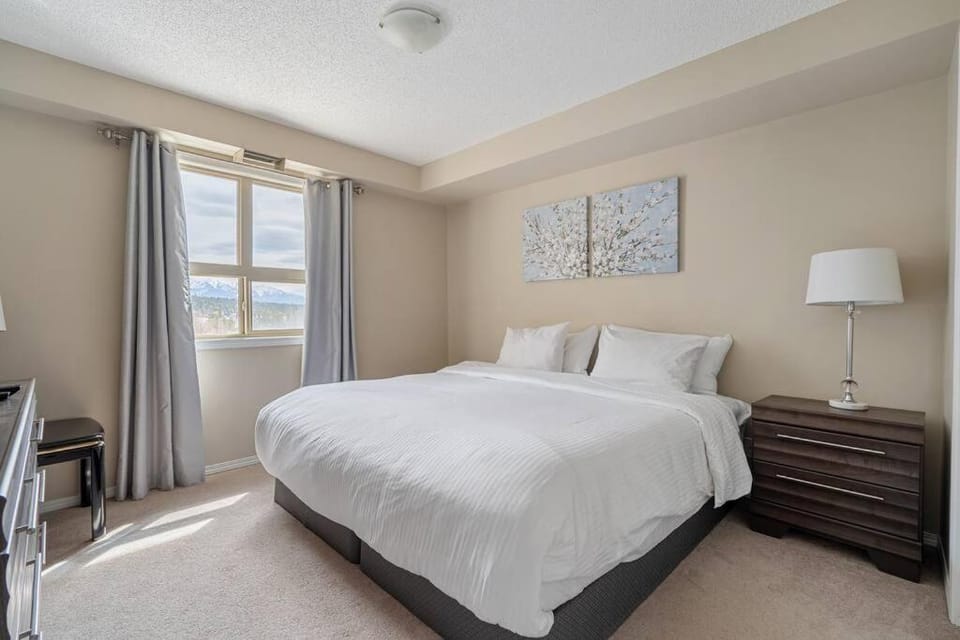 Lookout Pointe, Lakeview, Pool, Hot Tub, Gym Apartment in Invermere