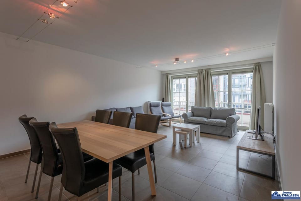 Wilcé 0102 - 3 bedrooms 8p - located Sint Idesbald gastronomic centre Apartment in De Panne