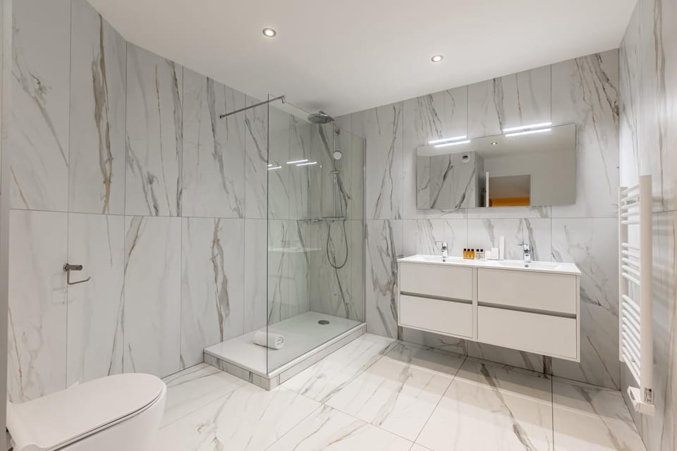 Shower, Toilet, Bathroom